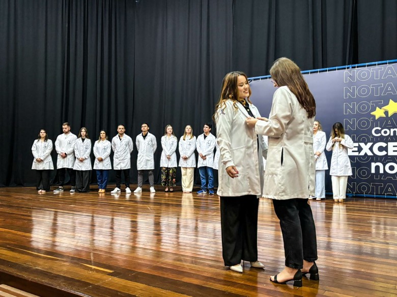 arquivos/tinyMCE4/admmogly/curso-de-medicina-promove-aula-inaugural e-cerimonia-de-entrega-de-jalecos-aos-novos-estudantes/jalecos01.jpeg